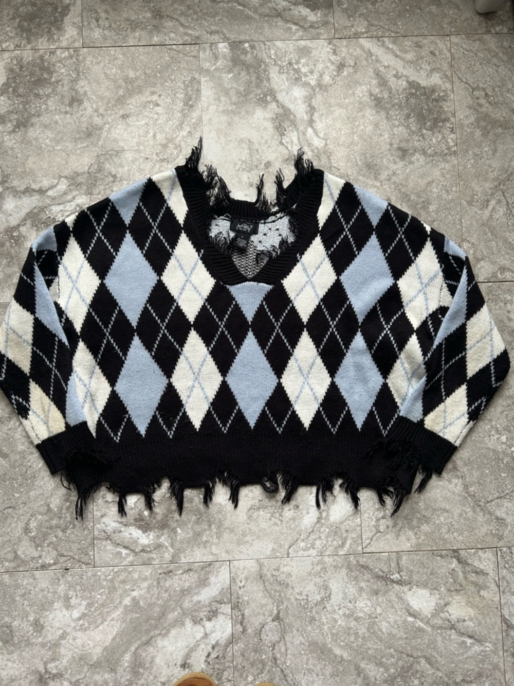Just Polly New York Women’s Large Distressed Argyle V-Neck Cropped Sweater